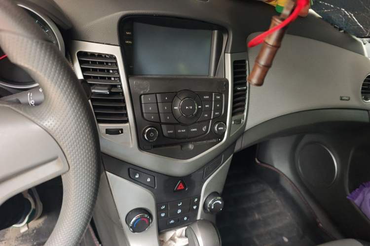 Used Chevrolet Cruze 2013 1.8L SE AT Audio And AC Panel