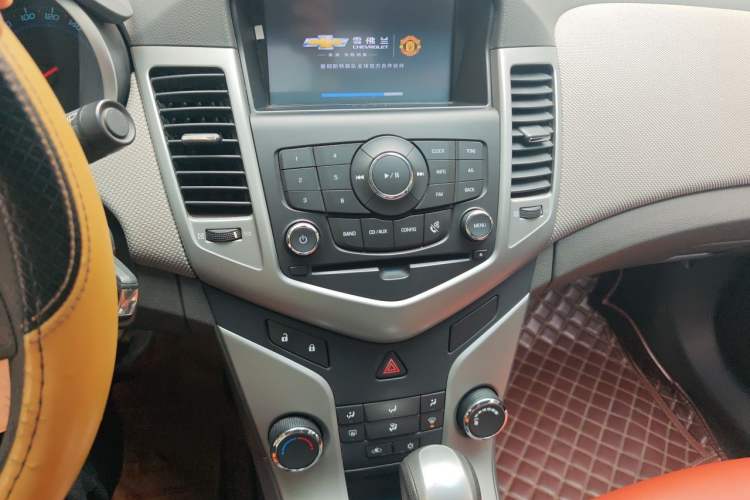 Used Chevrolet Cruze 2013 1.8L SE AT Audio And AC Panel