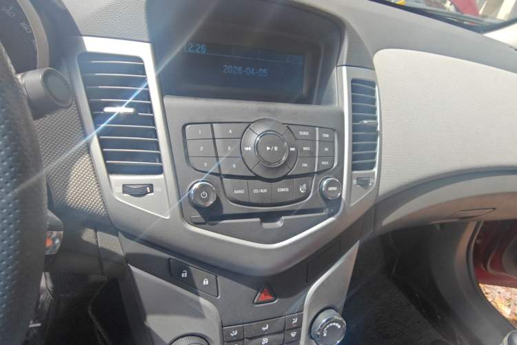 Used Chevrolet Cruze 2013 1.8L SE AT Audio And AC Panel
