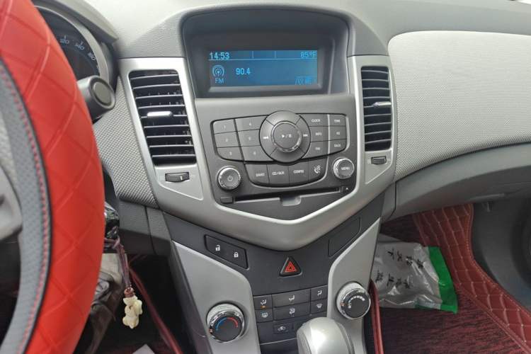 Used Chevrolet Cruze 2013 1.8L SE AT Audio And AC Panel