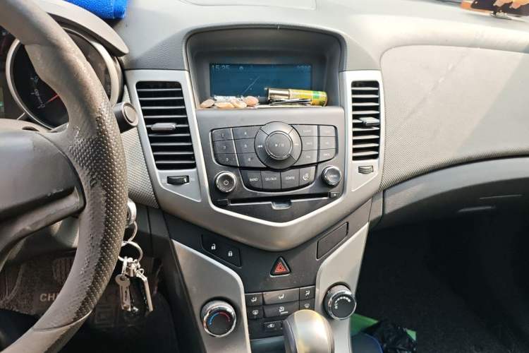 Used Chevrolet Cruze 2013 1.6L SE AT Audio And AC Panel