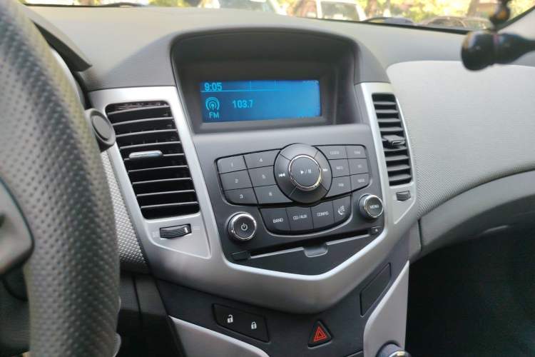 Used Chevrolet Cruze 2013 1.8L SE AT Audio And AC Panel