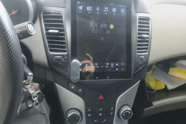 Used Chevrolet Cruze 2013 1.6L SE MT Audio And AC Panel