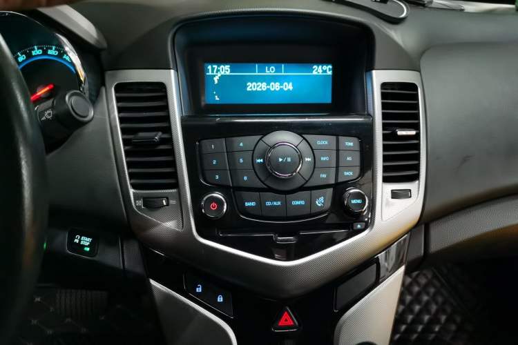 Used Chevrolet Cruze 2013 1.8L SX AT Audio And AC Panel