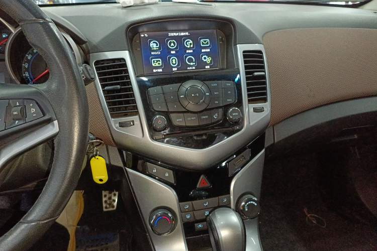 Used Chevrolet Cruze 2013 Hatchback 1.6L Automatic Luxury Model Audio And AC Panel