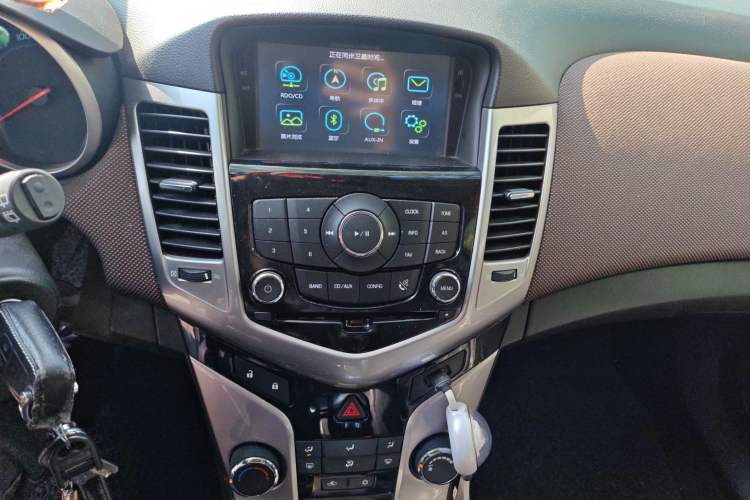 Used Chevrolet Cruze 2013 Hatchback 1.6L Automatic Luxury Model Audio And AC Panel
