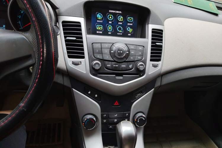 Used Chevrolet Cruze 2013 1.8L SE AT Audio And AC Panel