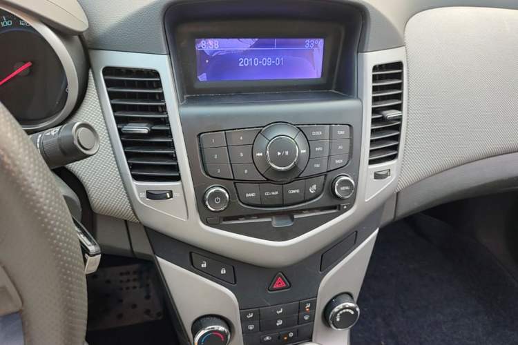 Used Chevrolet Cruze 2013 1.8L SE AT Audio And AC Panel