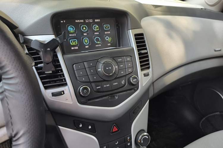 Used Chevrolet Cruze 2013 1.8L SE AT Audio And AC Panel