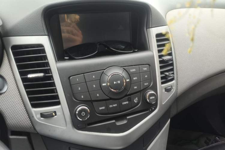 Used Chevrolet Cruze 2013 1.6L SE AT Audio And AC Panel