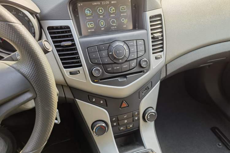 Used Chevrolet Cruze 2013 1.6L SL MT Audio And AC Panel