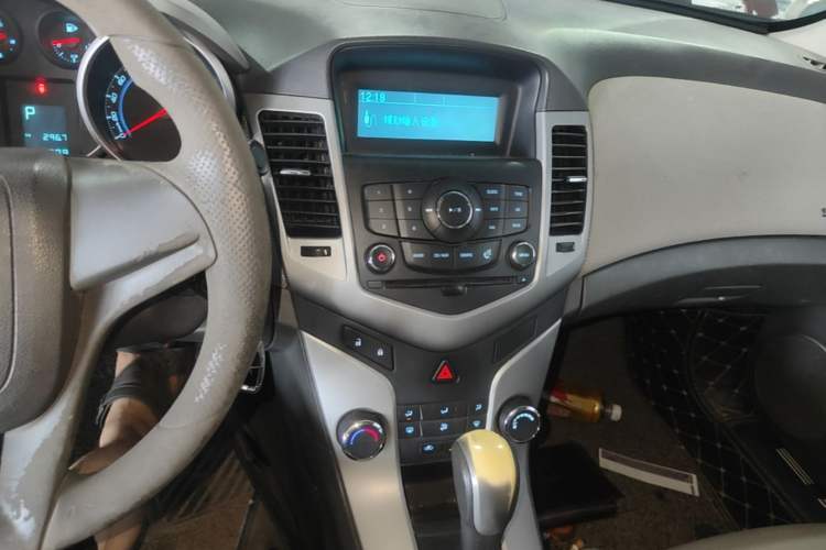 Used Chevrolet Cruze 2013 1.8L SE AT Audio And AC Panel