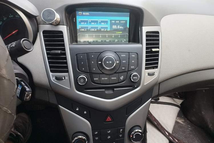 Used Chevrolet Cruze 2013 1.8L SE AT Audio And AC Panel