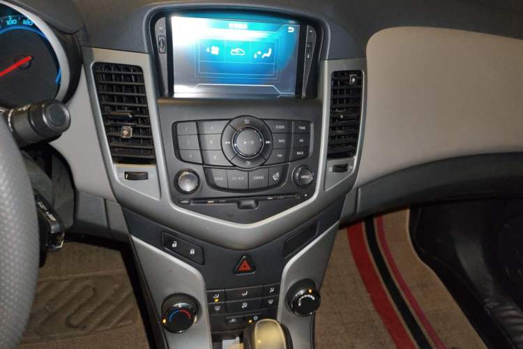 Used Chevrolet Cruze 2013 1.6L SL Grand Edition Automatic Audio And AC Panel