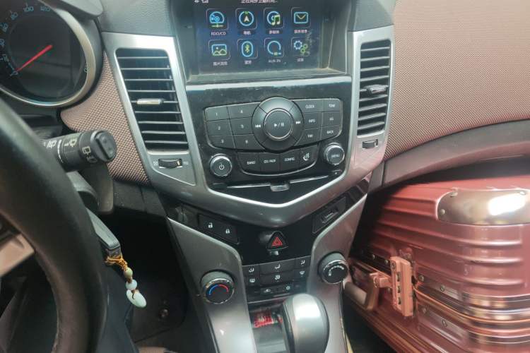 Used Chevrolet Cruze 2013 Hatchback 1.6L Automatic Luxury Model Audio And AC Panel