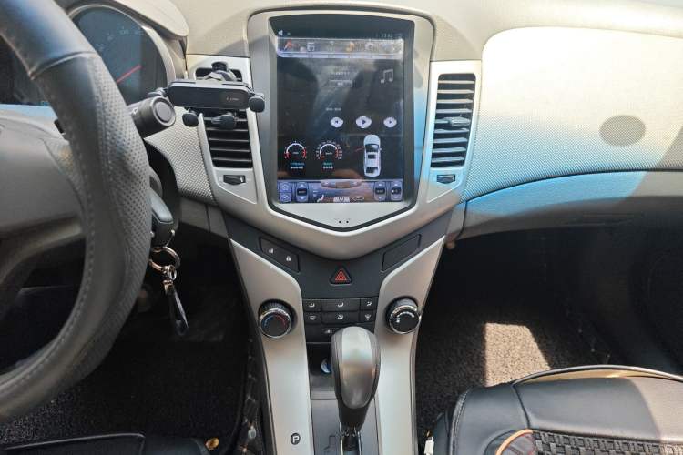Used Chevrolet Cruze 2013 1.6L SE AT Audio And AC Panel