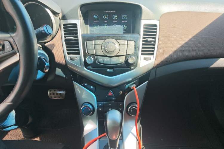 Used Chevrolet Cruze 2013 Hatchback 1.6L Automatic Luxury Model Audio And AC Panel