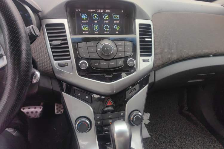 Used Chevrolet Cruze 2013 Hatchback 1.6L Automatic Luxury Model Audio And AC Panel