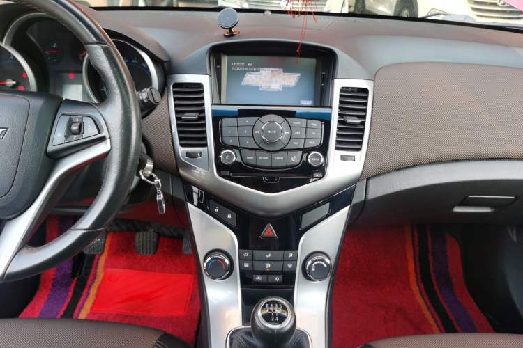 Used Chevrolet Cruze 2013 Hatchback 1.6L Manual Luxury Model Audio And AC Panel