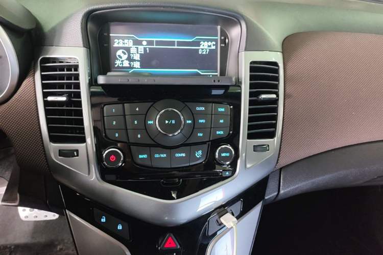Used Chevrolet Cruze 2013 Hatchback 1.6L Automatic Luxury Model Audio And AC Panel