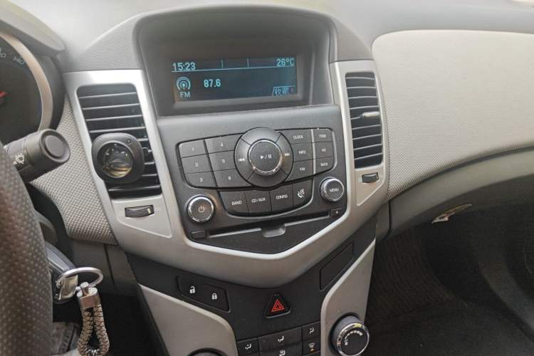 Used Chevrolet Cruze 2013 1.6L SE MT Audio And AC Panel