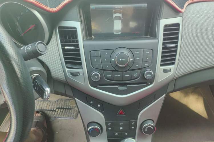 Used Chevrolet Cruze 2013 1.8L SE AT Audio And AC Panel