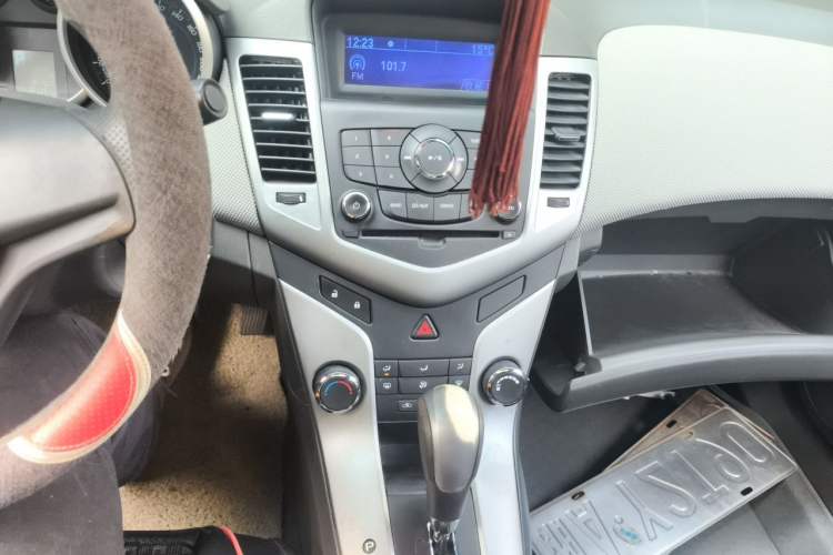 Used Chevrolet Cruze 2013 1.6L SE AT Audio And AC Panel