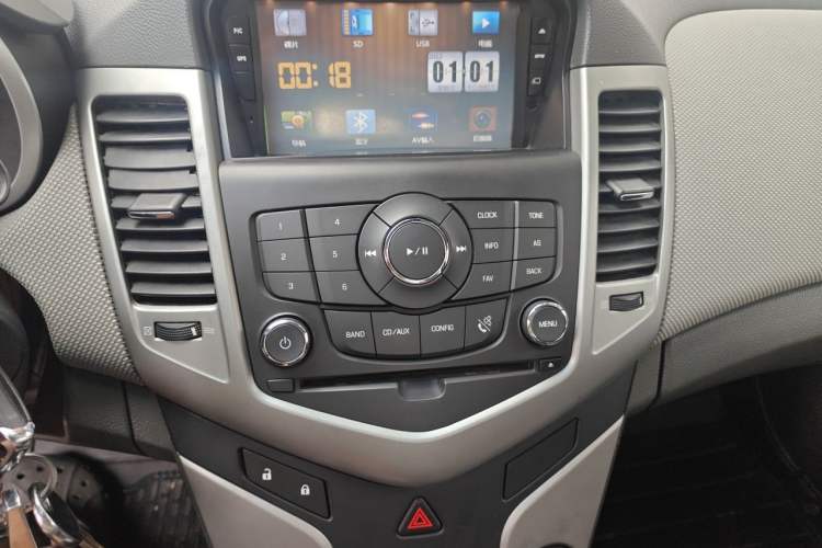 Used Chevrolet Cruze 2013 1.6L SE MT Audio And AC Panel