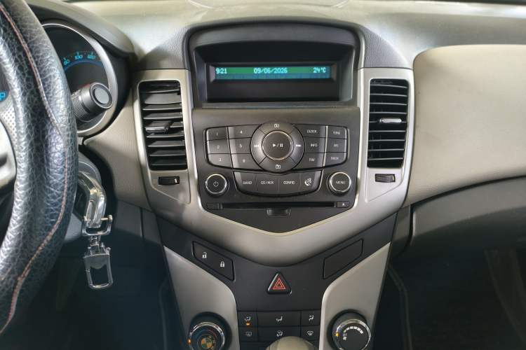 Used Chevrolet Cruze 2013 1.6L SL Grand Edition Automatic Audio And AC Panel
