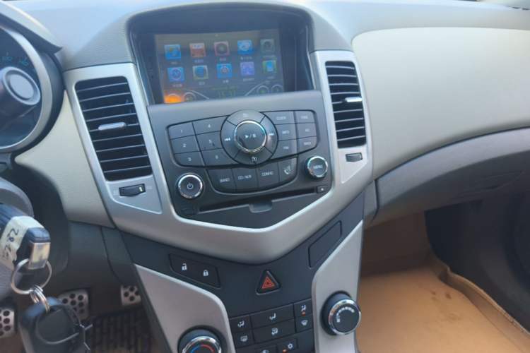Used Chevrolet Cruze 2013 1.6L SE MT Audio And AC Panel