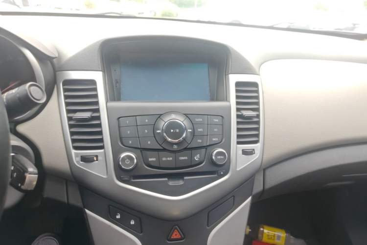 Used Chevrolet Cruze 2013 1.6L SL Grand Edition Automatic Audio And AC Panel