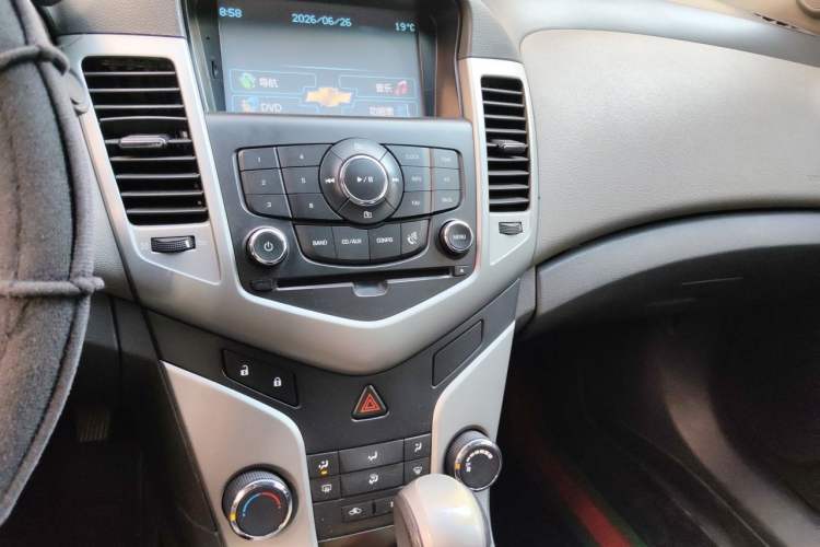 Used Chevrolet Cruze 2013 1.6L SL Grand Edition Automatic Audio And AC Panel