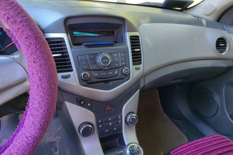 Used Chevrolet Cruze 2013 1.6L SL MT Audio And AC Panel