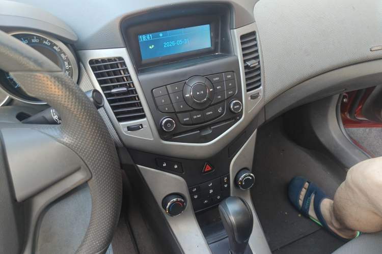 Used Chevrolet Cruze 2013 1.8L SE AT Audio And AC Panel