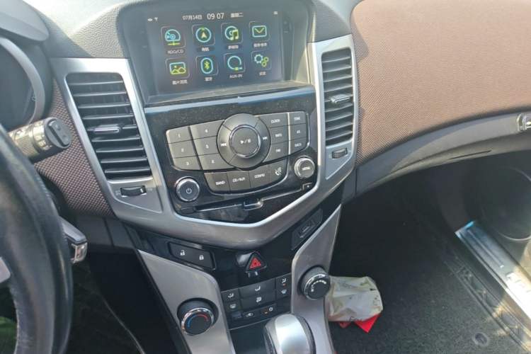 Used Chevrolet Cruze 2013 Hatchback 1.6L Automatic Luxury Model Audio And AC Panel