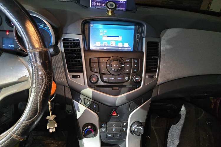 Used Chevrolet Cruze 2013 1.6L SL Grand Edition Manual Transmission Audio And AC Panel