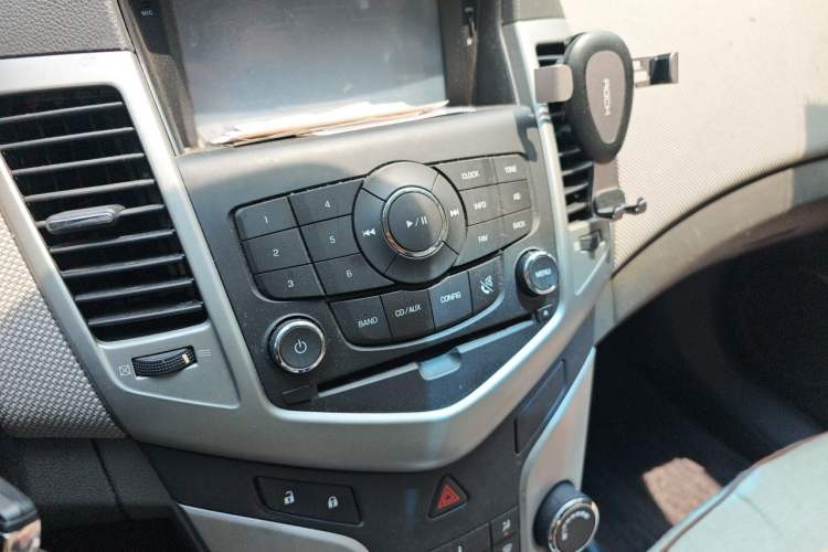 Used Chevrolet Cruze 2013 1.6L SE MT Audio And AC Panel