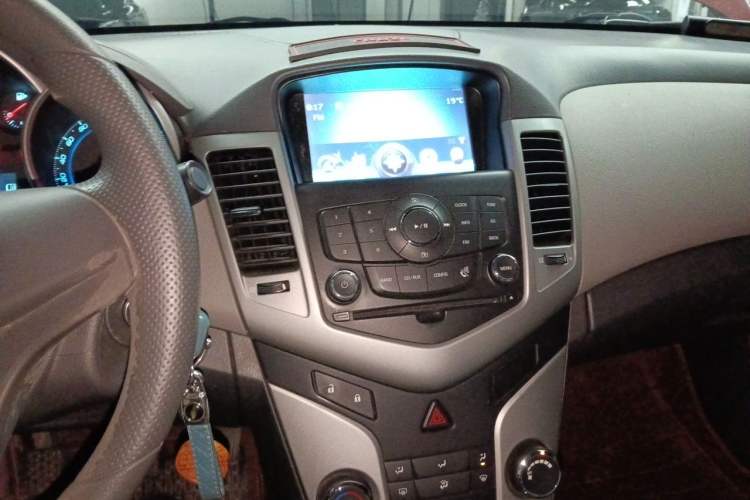 Used Chevrolet Cruze 2013 1.6L SL MT Audio And AC Panel