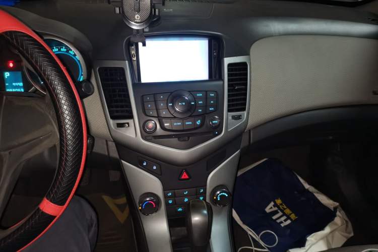 Used Chevrolet Cruze 2013 1.8L SE AT Audio And AC Panel