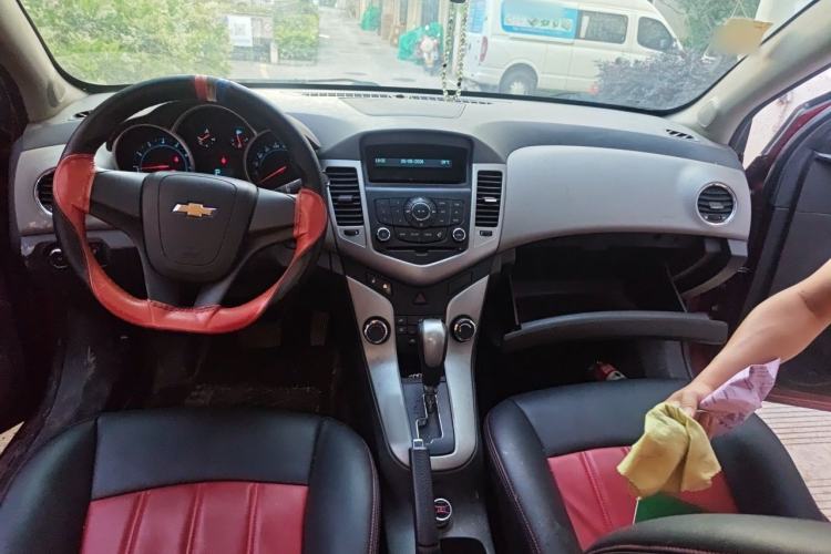 Used Chevrolet Cruze 2013 1.6L SL Grand Edition Automatic Center Console