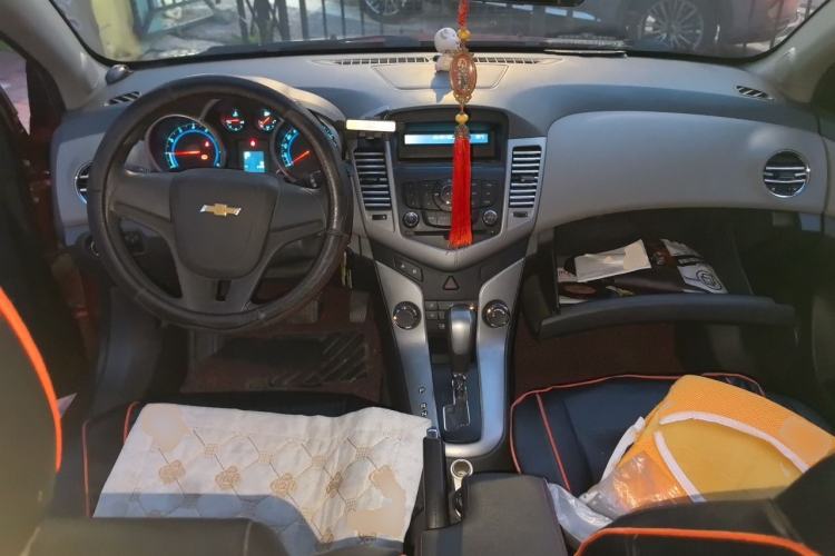 Used Chevrolet Cruze 2013 1.6L SL Grand Edition Automatic Center Console