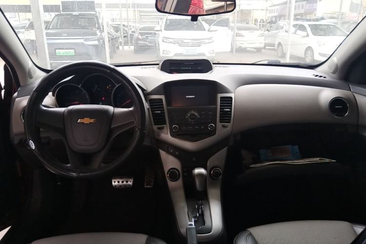Used Chevrolet Cruze 2013 1.6L SL Grand Edition Automatic Center Console
