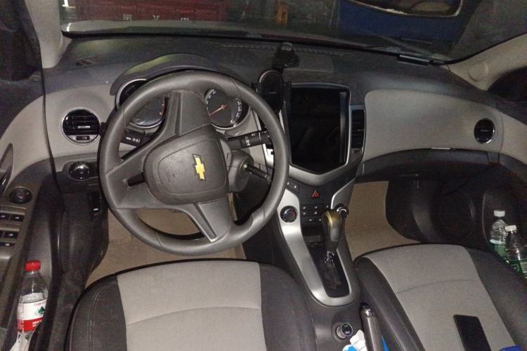 Used Chevrolet Cruze 2013 1.6L SL Grand Edition Automatic Center Console