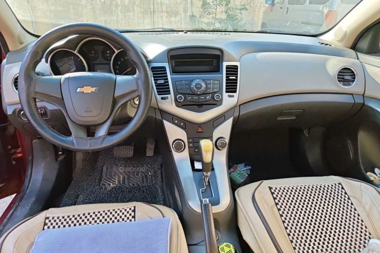 Used Chevrolet Cruze 2013 1.6L SL Grand Edition Automatic Center Console