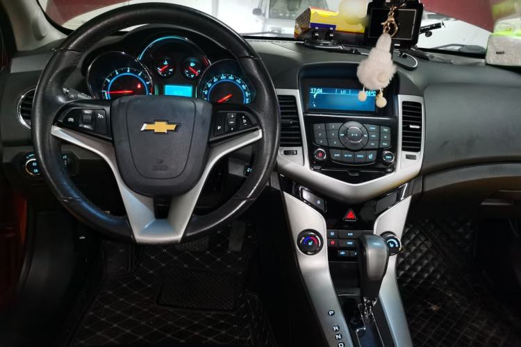 Used Chevrolet Cruze 2013 1.8L SX AT Center Console