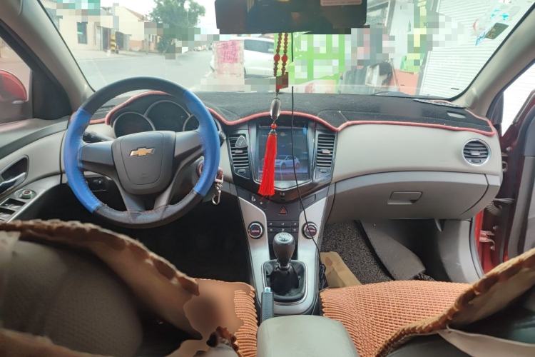 Used Chevrolet Cruze 2013 1.6L SL MT Center Console