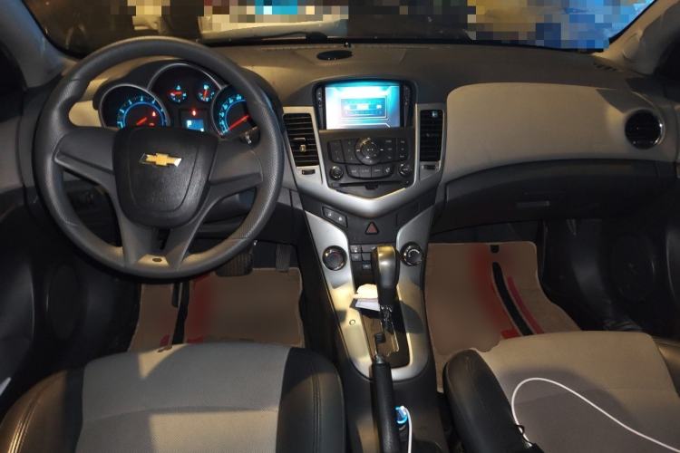 Used Chevrolet Cruze 2013 1.6L SL Grand Edition Automatic Center Console