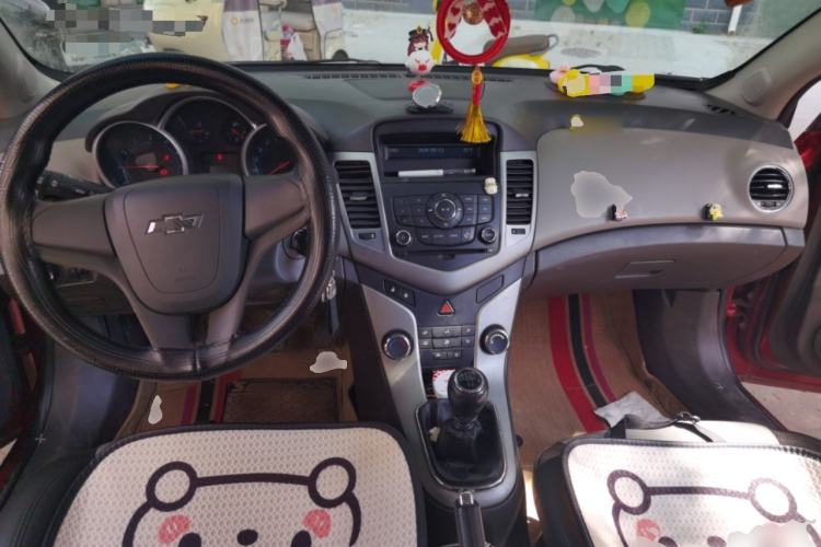 Used Chevrolet Cruze 2013 1.6L SL MT Center Console