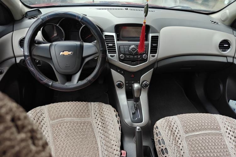 Used Chevrolet Cruze 2013 1.6L SL Grand Edition Automatic Center Console