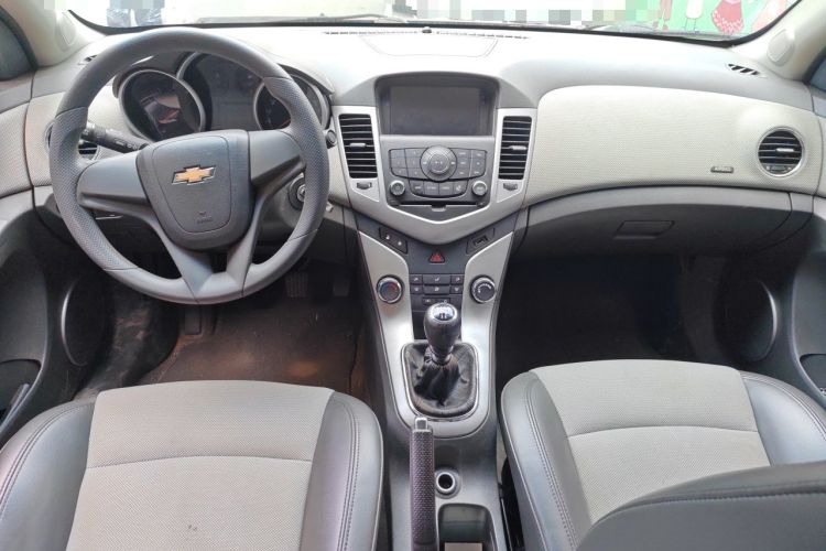 Used Chevrolet Cruze 2013 1.6L SE WTCC Edition MT Center Console